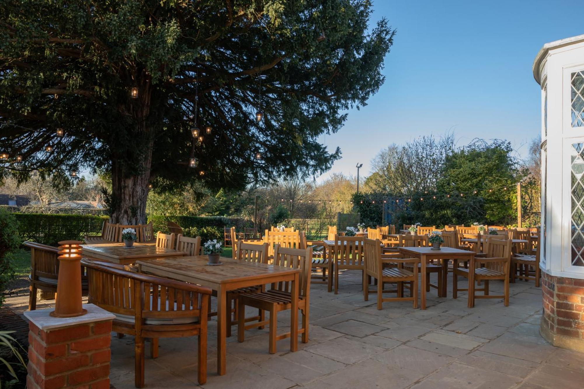 Bedford Arms Hotel Рикмэнсворс Экстерьер фото